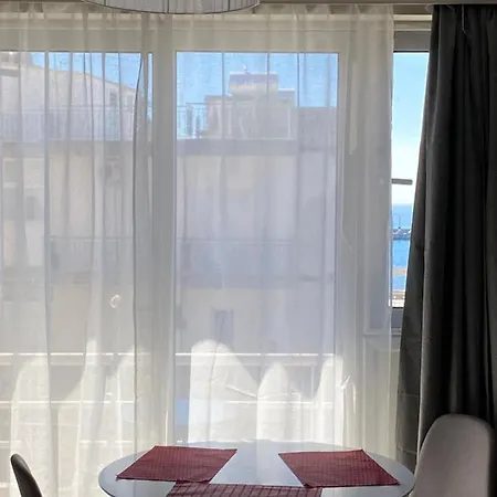 Apartment Seaside - στούντιο στην παραλία της καλαμάτας Kalamata