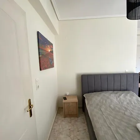 Seaside - στούντιο στην παραλία της καλαμάτας Apartment *