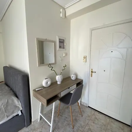 Seaside - στούντιο στην παραλία της καλαμάτας Apartment